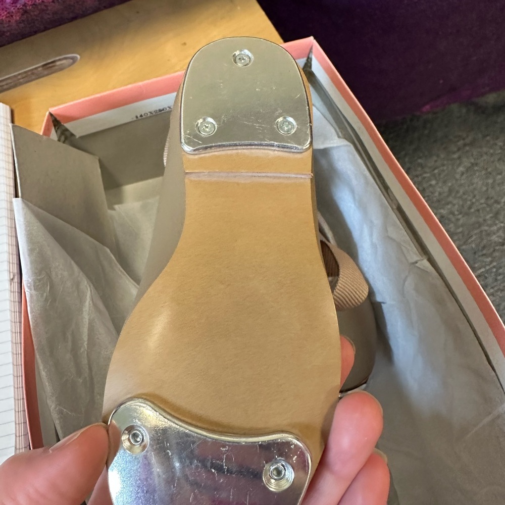 Kids Tan tap shoes with Bow - Picture 2 of 3